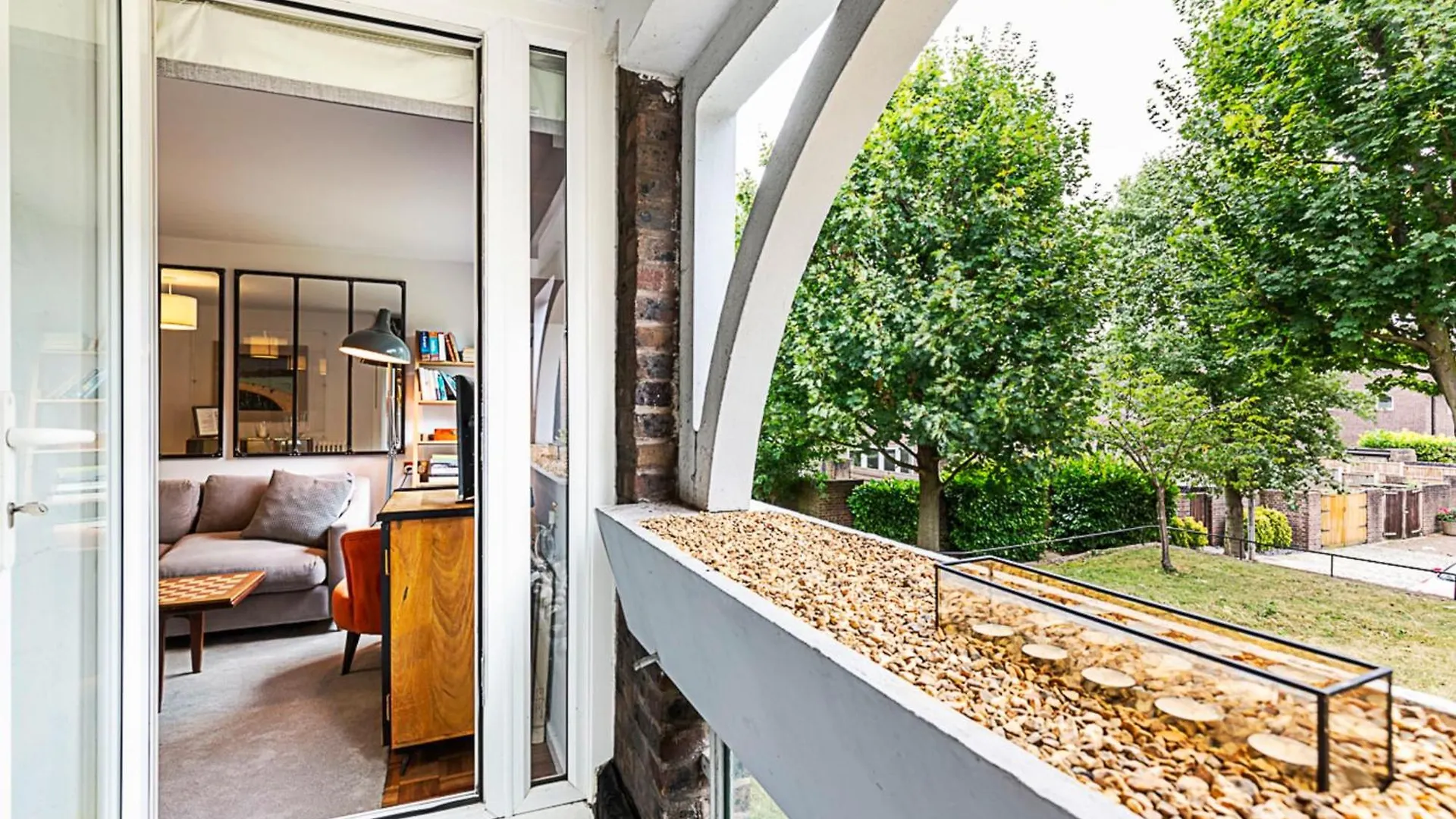 Bright Stepney Green Nest London Apartment